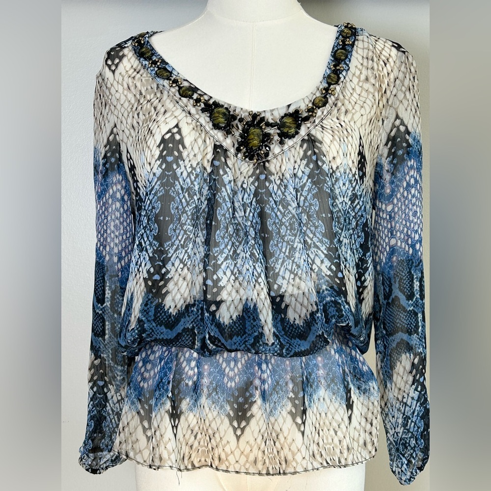 Caché Blue Snakeskin Print Peplum Blouse Size Small Beaded Scoop Neck 3/4 Sleeve - Picture 3 of 13